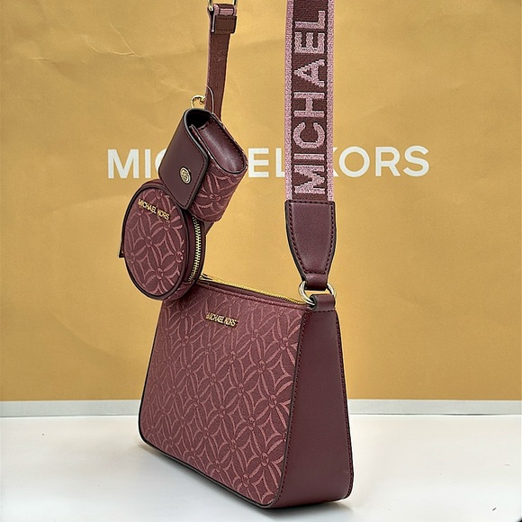 MICHAEL KORS Jet Set Travel Small Logo Jacquard Crossbody With Tech Attach
NWT - Picture 6 of 16